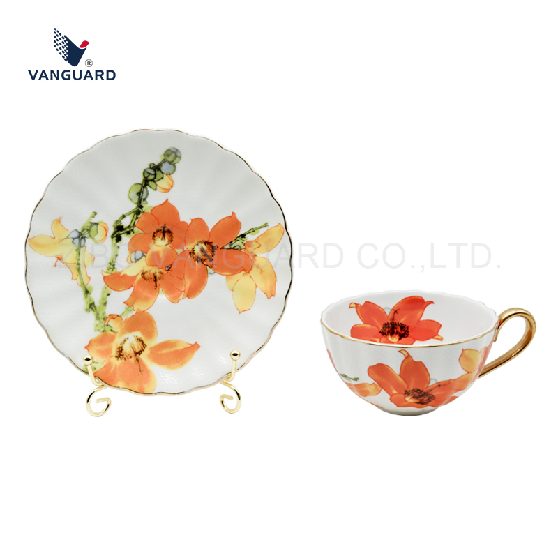 Набор кофейных чашек из костяного фарфора с блюдцами