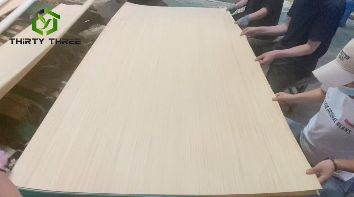 Grade a/B White 4*8FT 0.3mm Recon Poplar Veneer Can Use in Plywood/Faced Melamine Paper