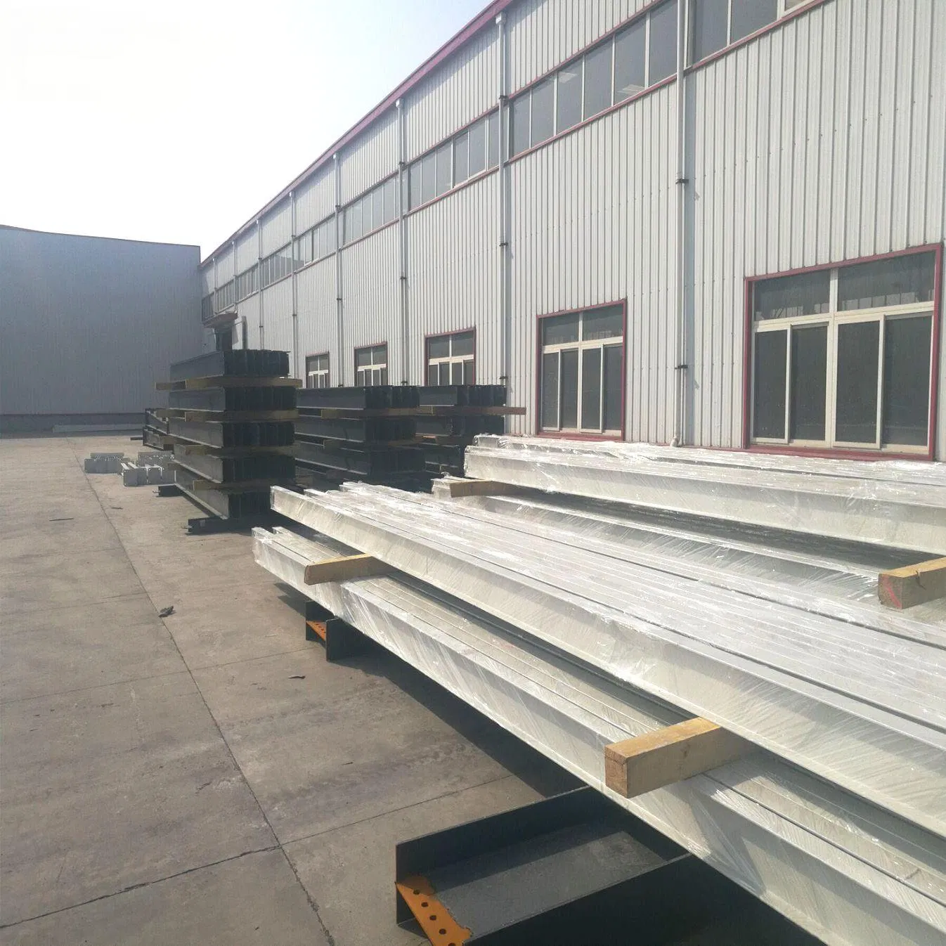 Durable Steel-Based Industrial Scaffolding Solutions\Accessible Steel Healthcare Facilities\Large Span Capabilities and Design Adaptability