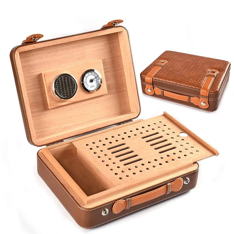 Cedar Wood Travel Leather Cigar Case