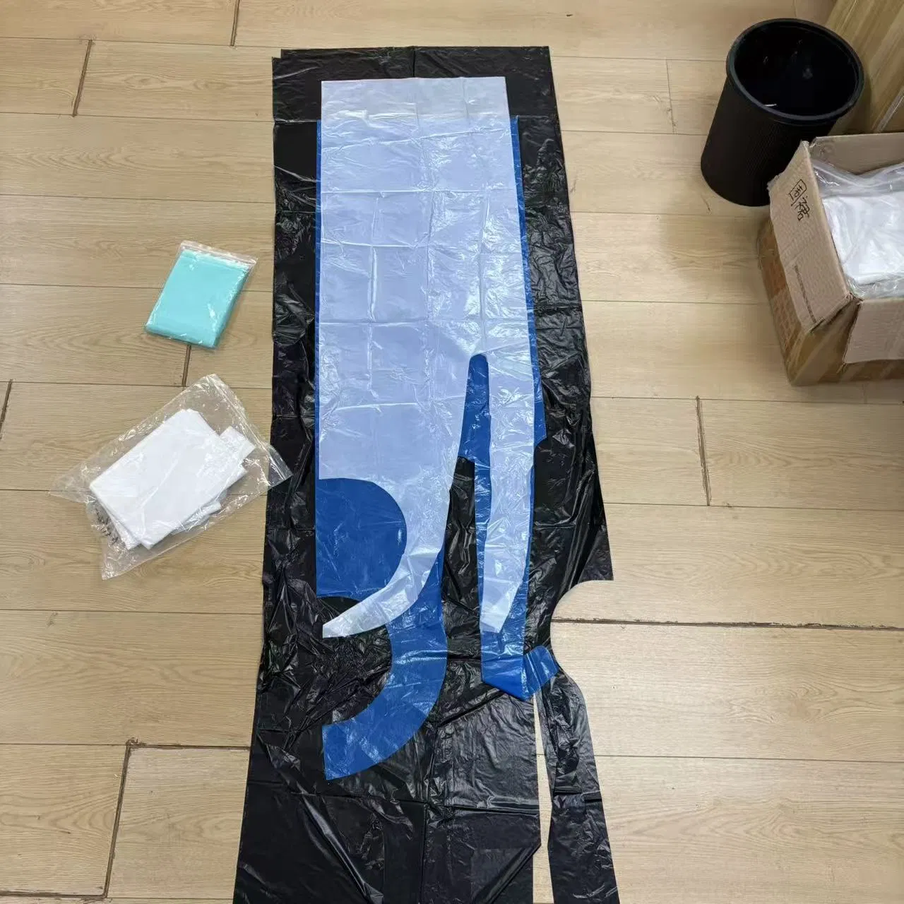 Convenient and Practical Disposable PE Apron Dining Waterproof