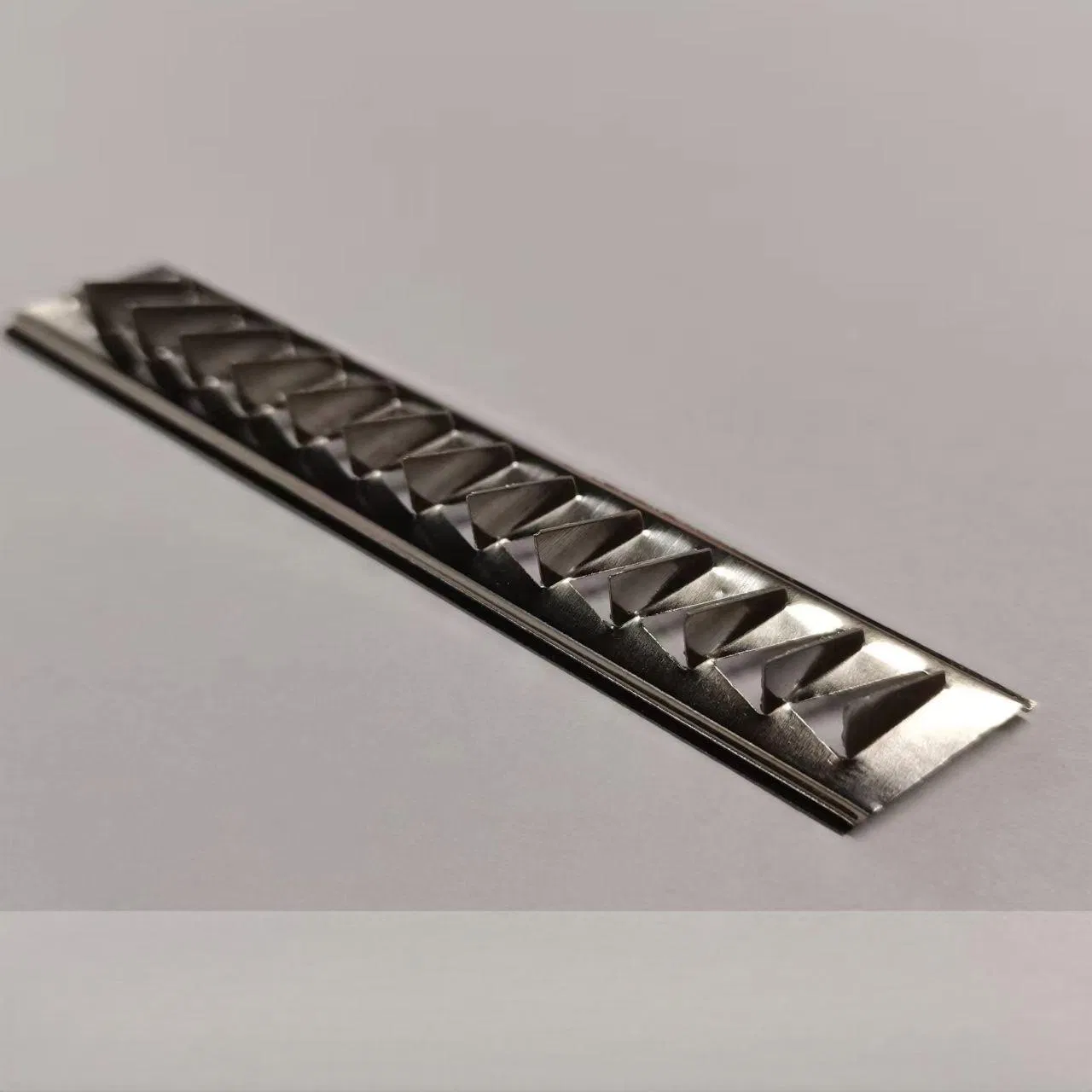 Various Specifications Free Sample Serreted Food Cutter