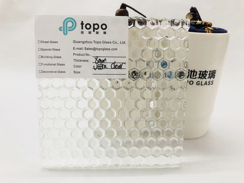 5mm 6mm 8mm Super Clear Low Iron New Design Figured Pattern Glass (UCP-TP)