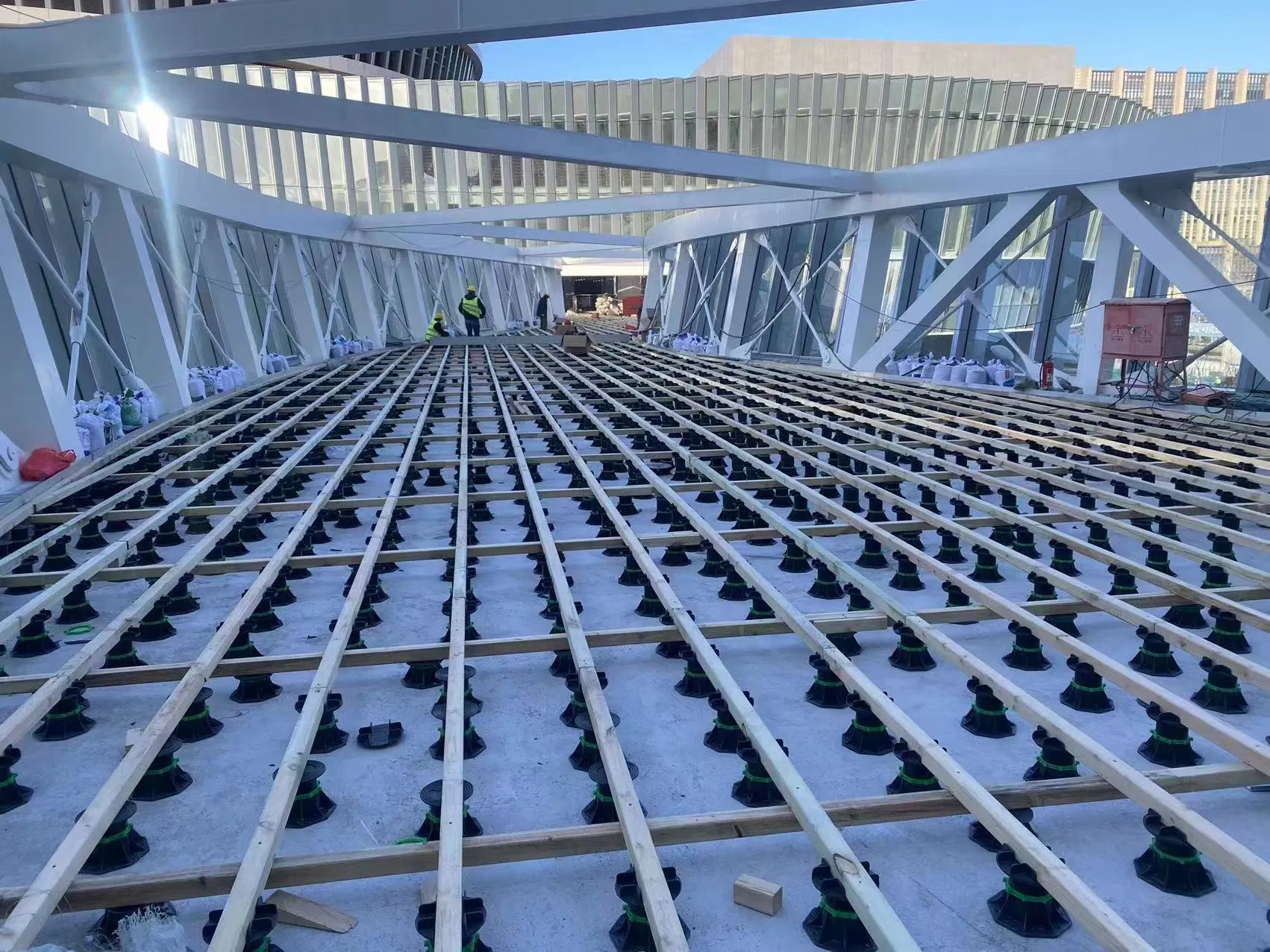 China Plastic Board Paver Pedestal Support Components Adjustable Compens Flooring Underlay Aluminum Expansion Joint Supporter with High Quality