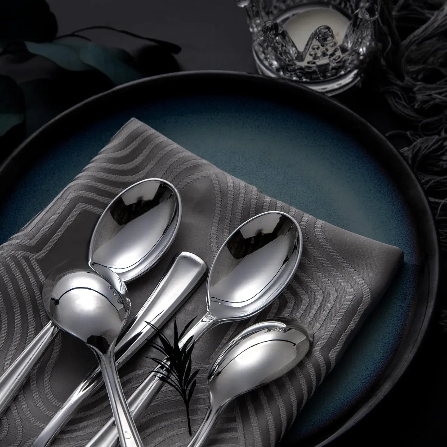 Silver Plastic Spoons Heavy Duty Disposable Spoons Dessert Spoons for Wedding & Party & New Year & Valentine's Day