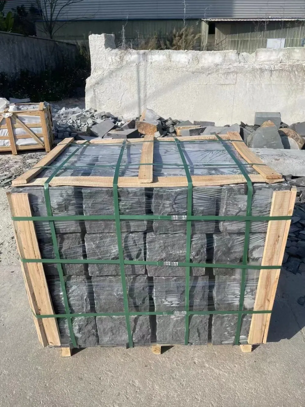 China Cheap Wholesale Price 10X10cm Natural Split Zhangpu Black Basalt Cobblestone Pavers