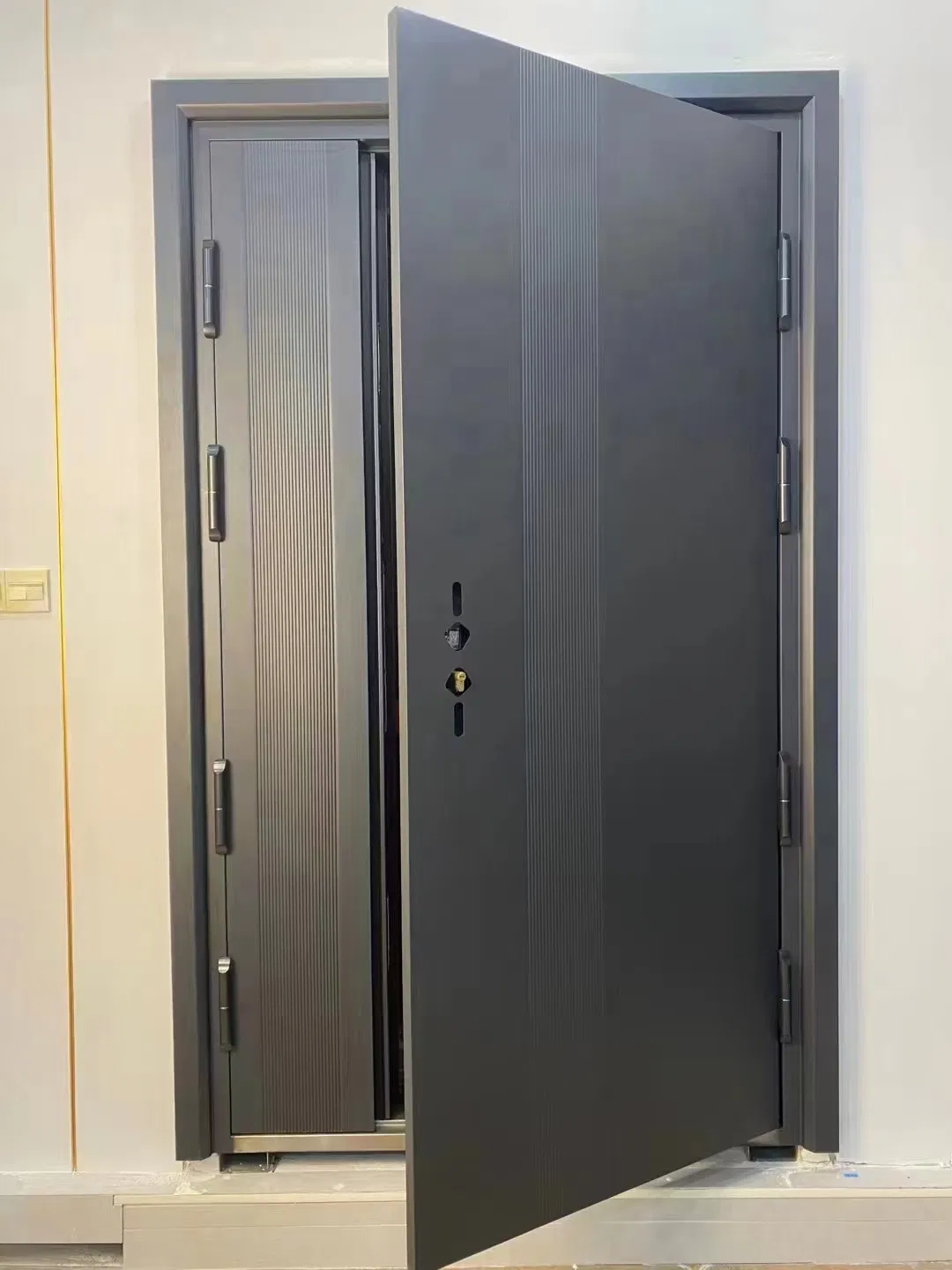 Стальная входная дверь Modern Security, дизайн из нержавеющей стали