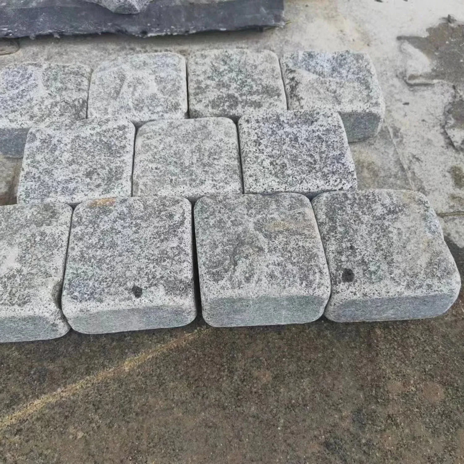Top Quality Black Grey Granite Stones G654 New Granite Paver Cubes for Sale Cobbles Granite Cobblestone