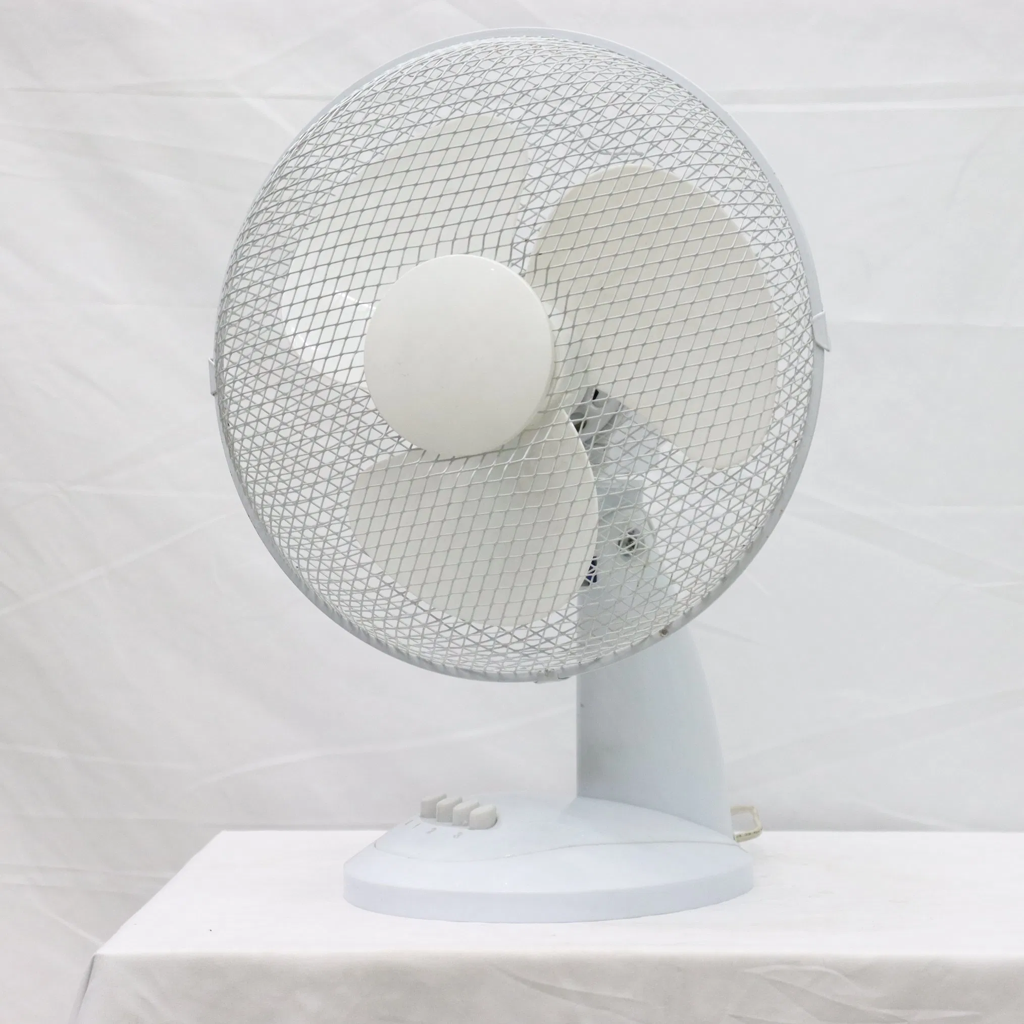 Factory Hot Sale 16inch Table Fan with Strond Wind for All Market