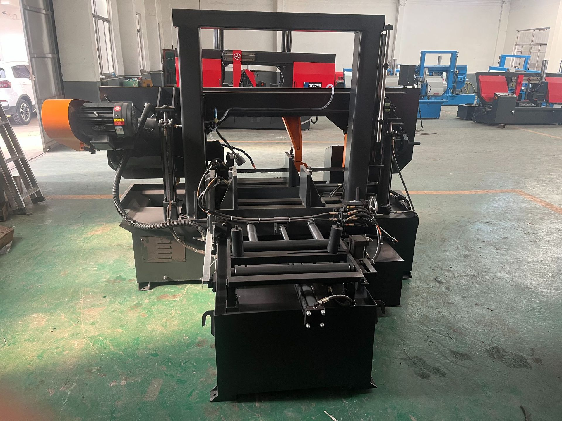 Ленточнопильный станок горизонтальный для металлов универсальный