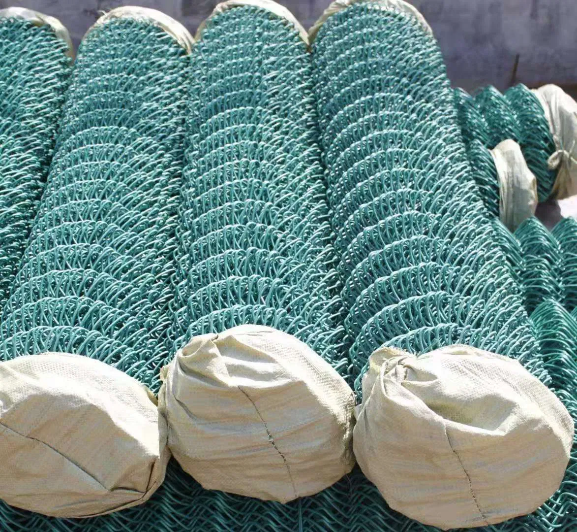 High-Quality Galvanized Chain Link Fence Wire Mesh PVC Powder Coating Accept Customized