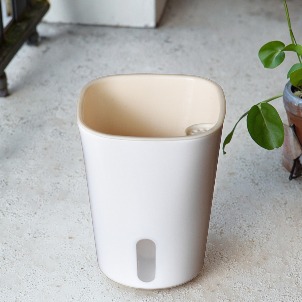 Горшок пластиковый для растений с автополивом