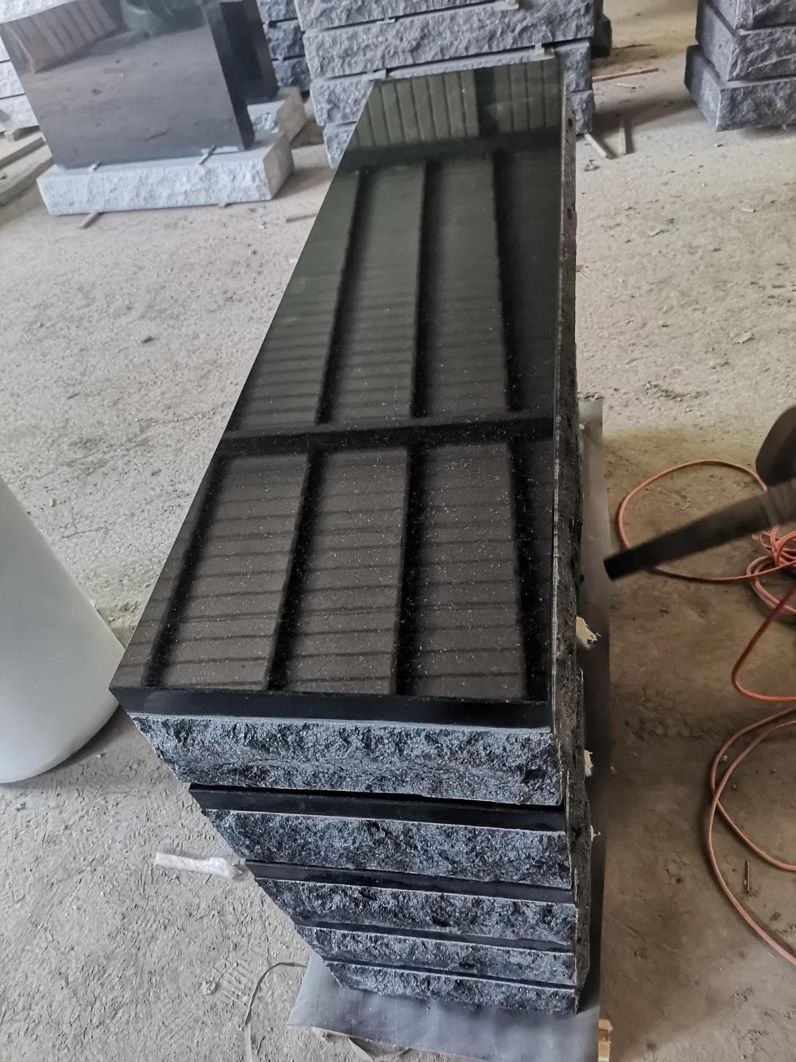American Style China Absolute Black Granite Upright Headstones Monument Special Design Customized