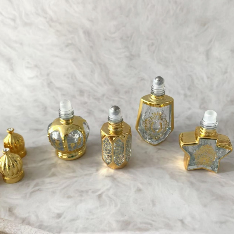 Hot Sell Portable Shiny Gold Glass Mini New Design Cosmetic Perfume Bottle with Roll on Ball