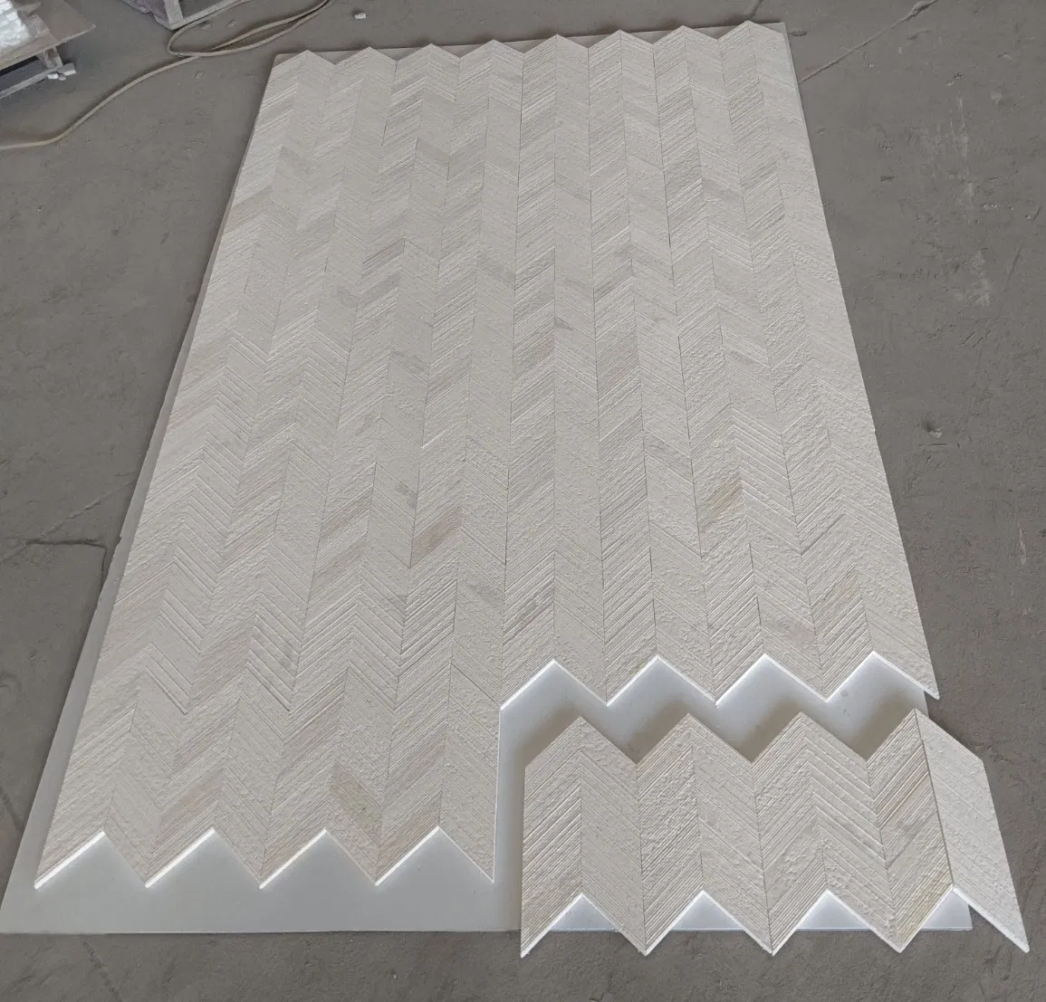 Natural stone Customized Beige Limestone Chevron Wall Tiles for Indoor/Interior bathroom/bedroom decoration