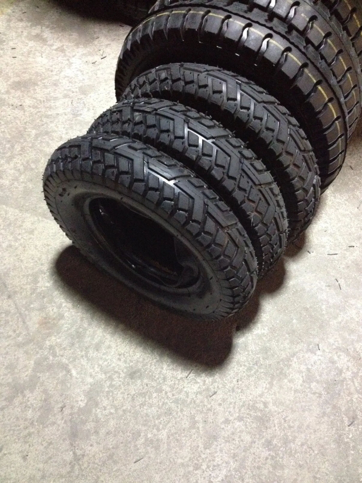 4.80/4.00-8 Maxtop Heavy Duty Big Square Pattern Wheelbarrow Tyre for Trolley