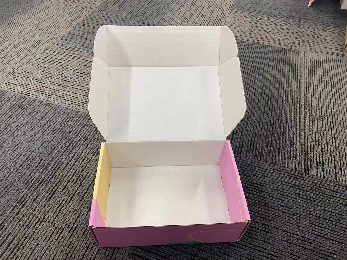 2022 Hot Sales New Design Special Custom Luxury Clothing Packaging Box