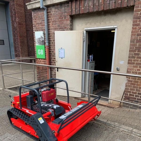 Бензиновый робот-газонокосилка с дистанционным управлением