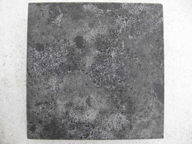 Building Material Natural Limestone Pickling/Acid/Honed Bluestone for Floor Tiles and Paving Stone and Wall Cladding/Facade