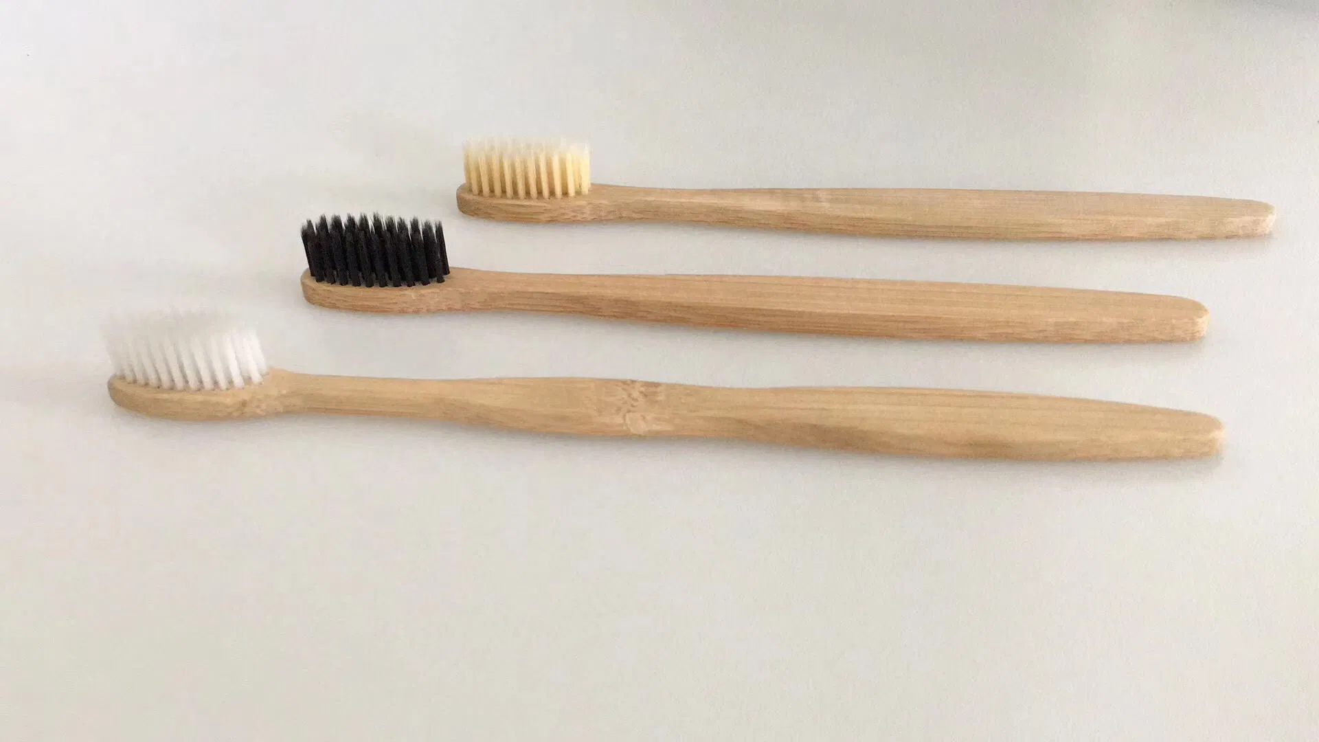 Disposable Toothbrush with Hotel Amenities for Hotel Room