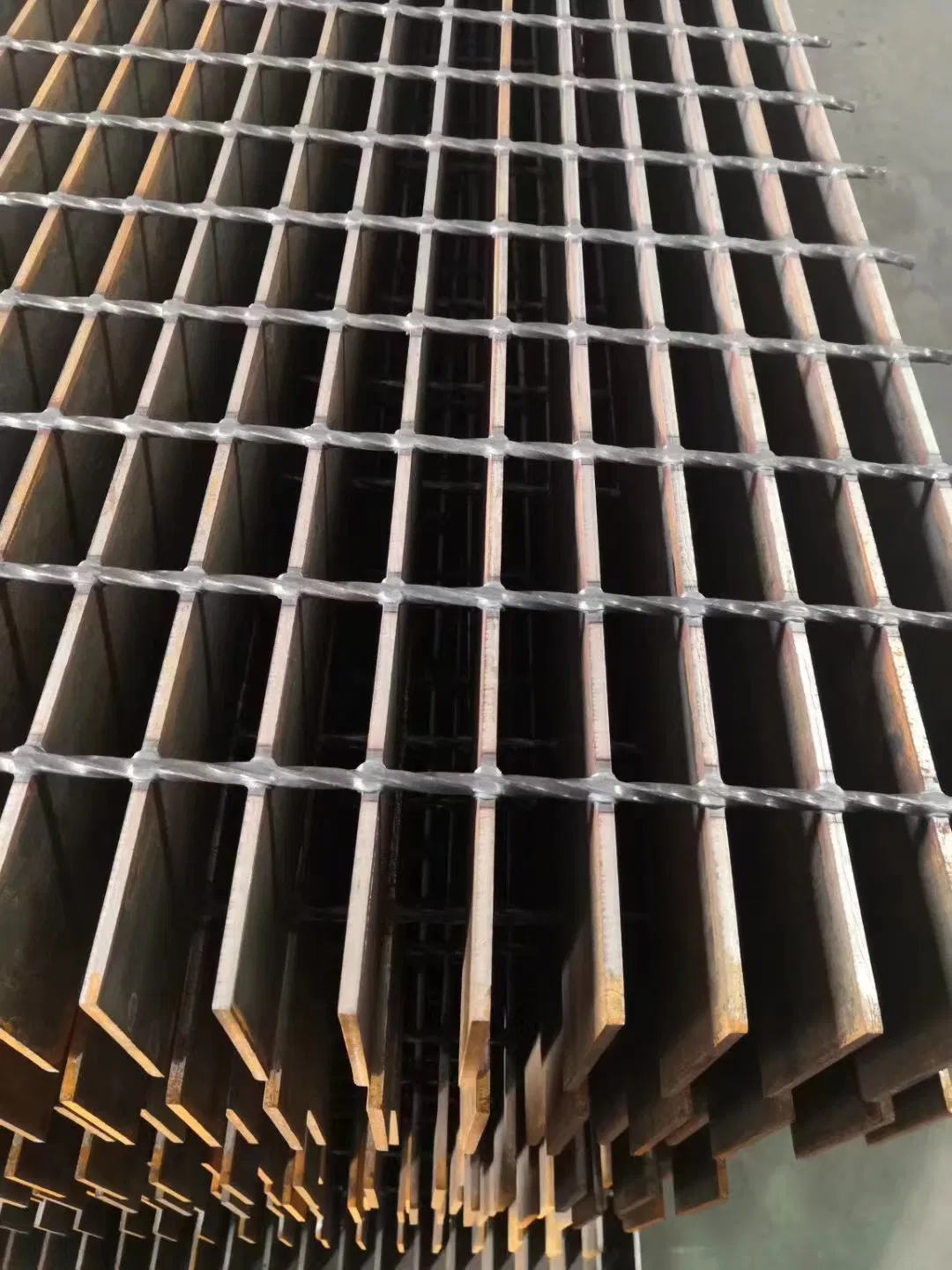 Hot Dipped Galvanized Steel Grating Plasfrom /Gully Cover Steel Grating