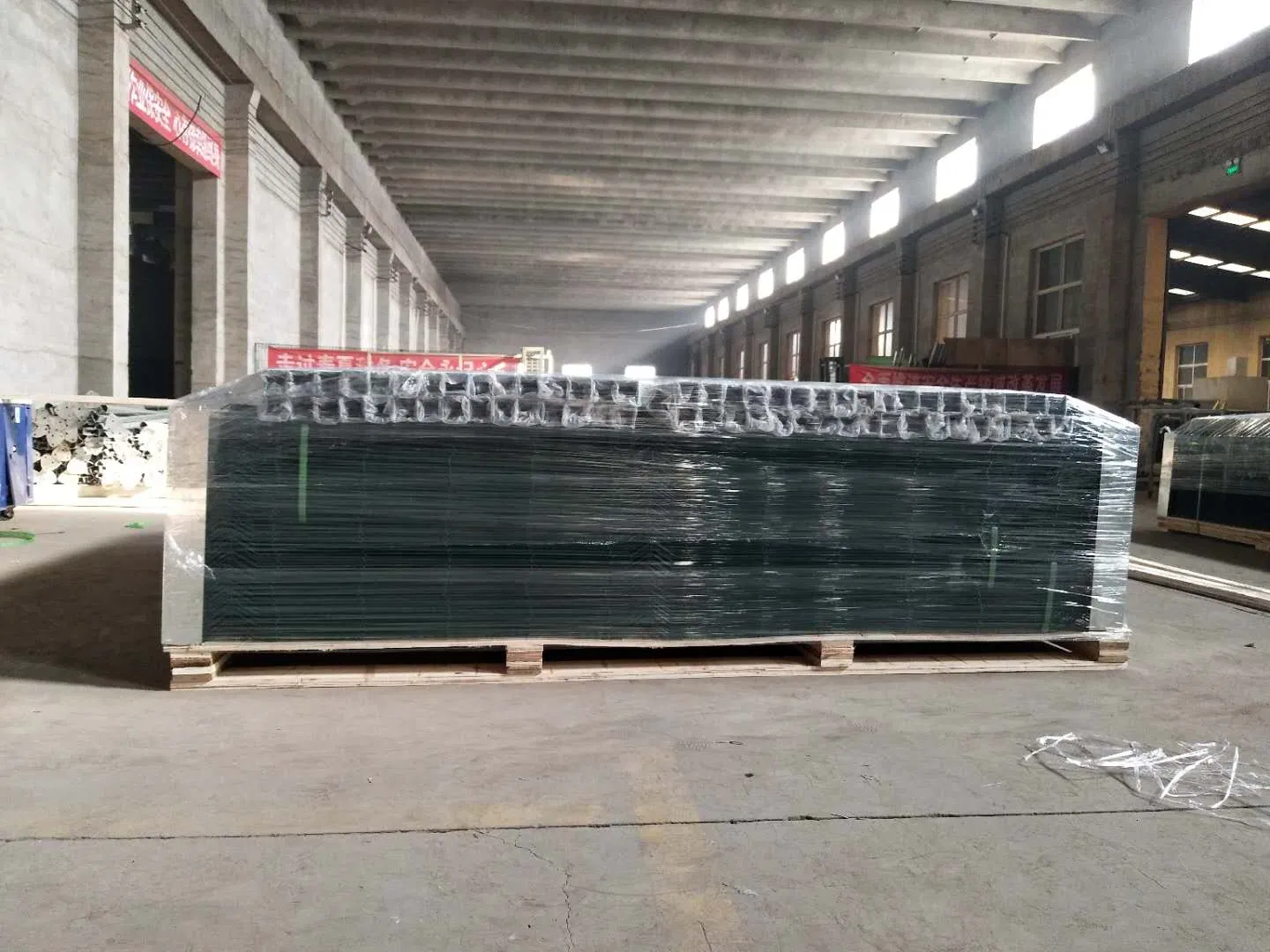 Galvanized 3D Panel Fence 3D Curved Steel Welded Fence Curved Wire Fence V Mesh Wire Fence Security Fence