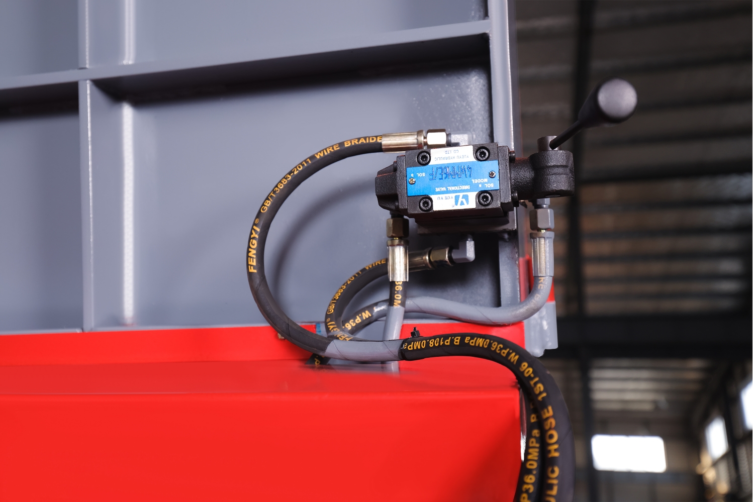 Ленточная пила по металлу полуавтоматическая гидравлическая