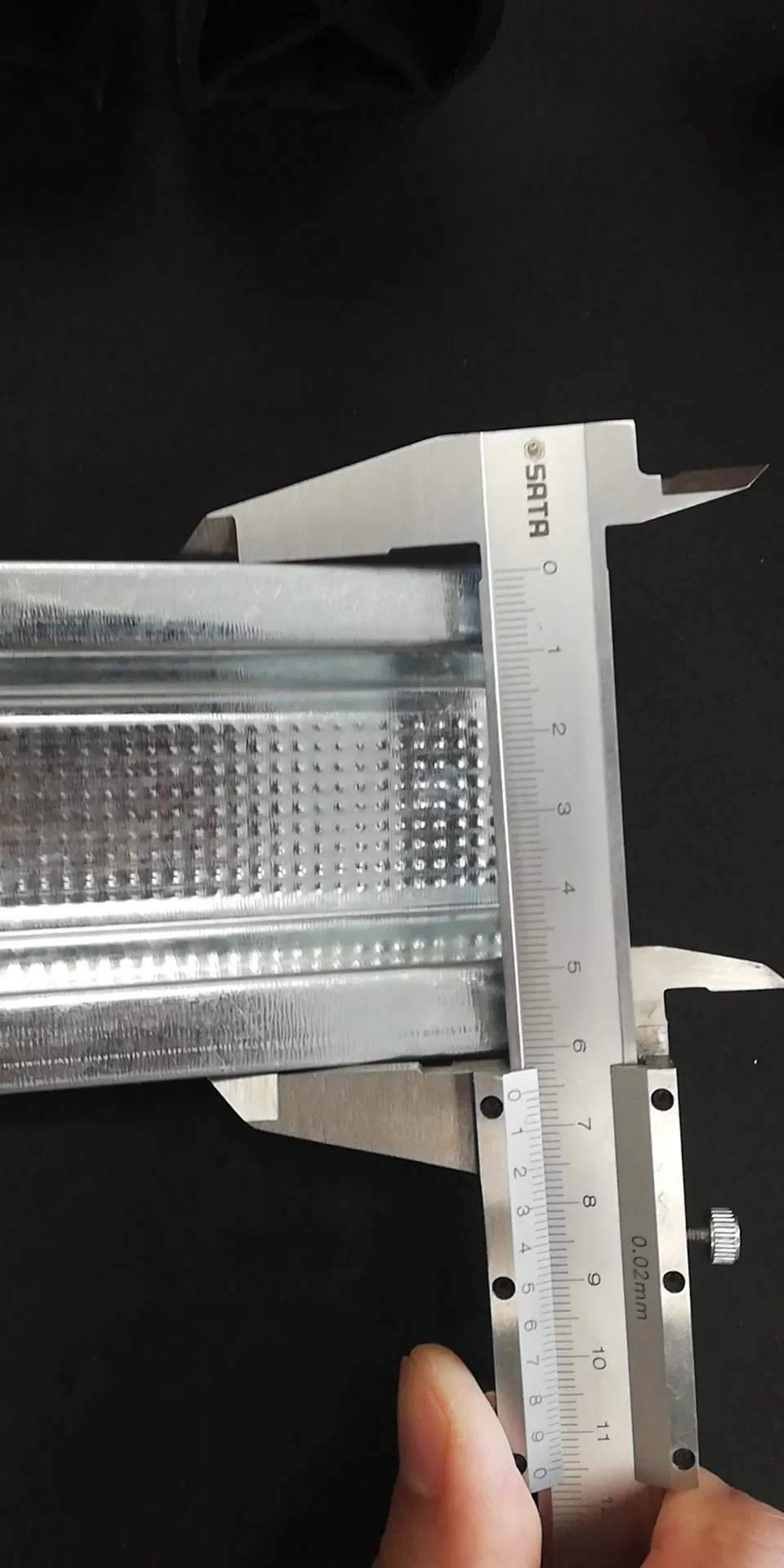 U Type 25 Gauge Steel Frame Keel Hat Channel Steel Stud Track Ceiling Grid for Sound Isolation Clip