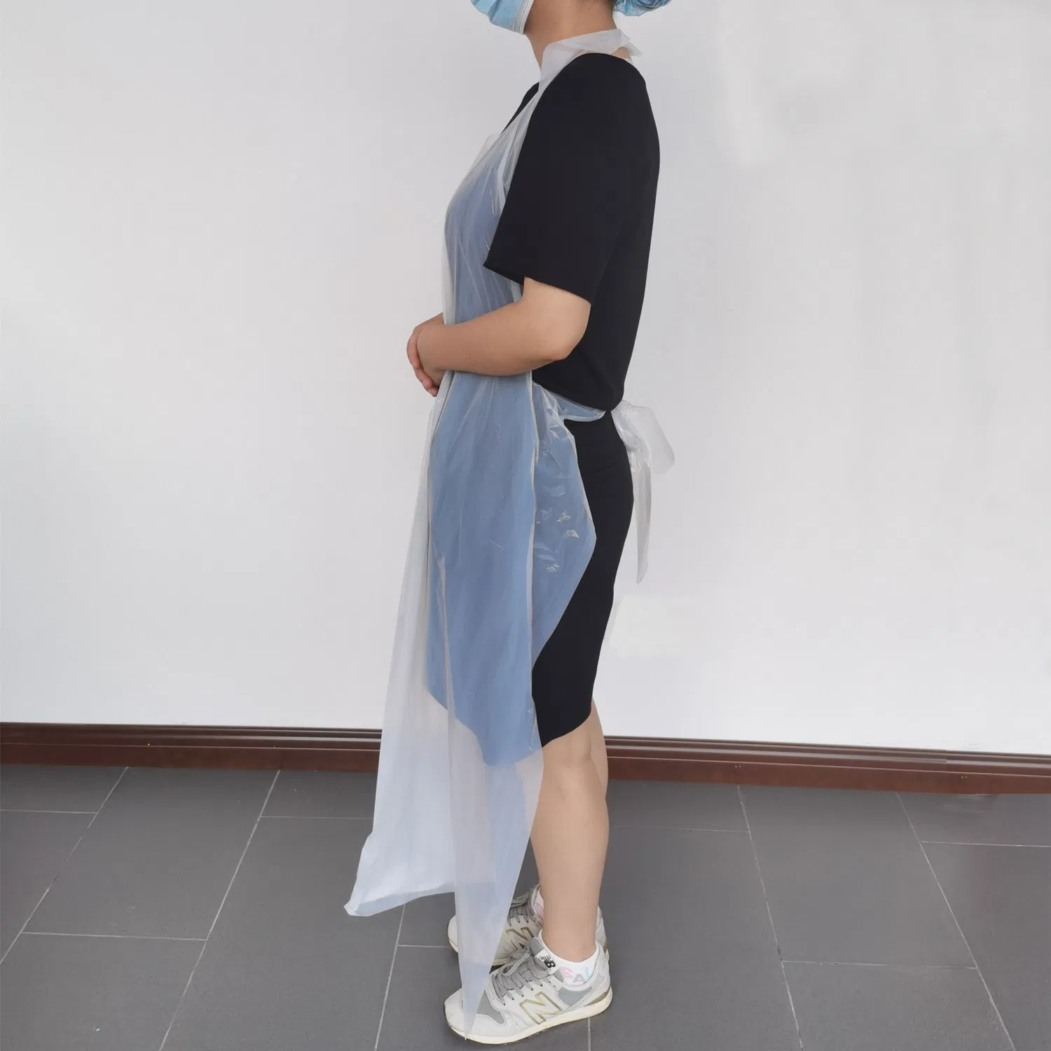 Disposable Thin Poly Aprons for Cost-Effective Protection