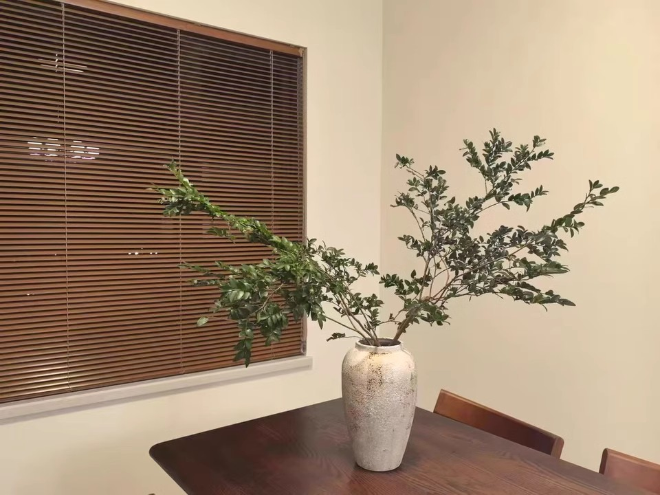 Sisheng Wood Grain Shutter by Hand Control Made of Aluminium Magnesium Alloy