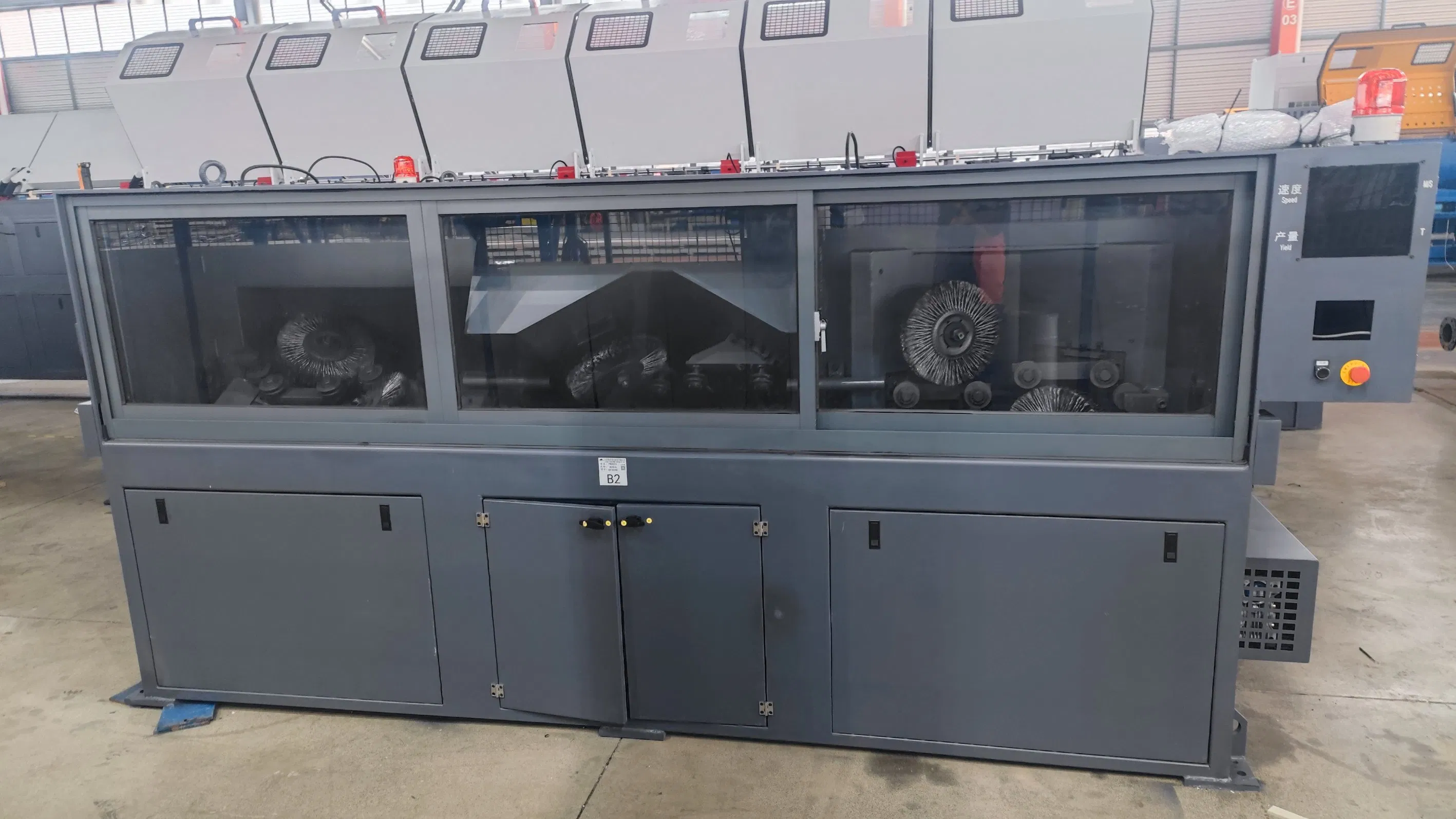 Машина для удаления ржавчины стальной проволокой с шестью щетками