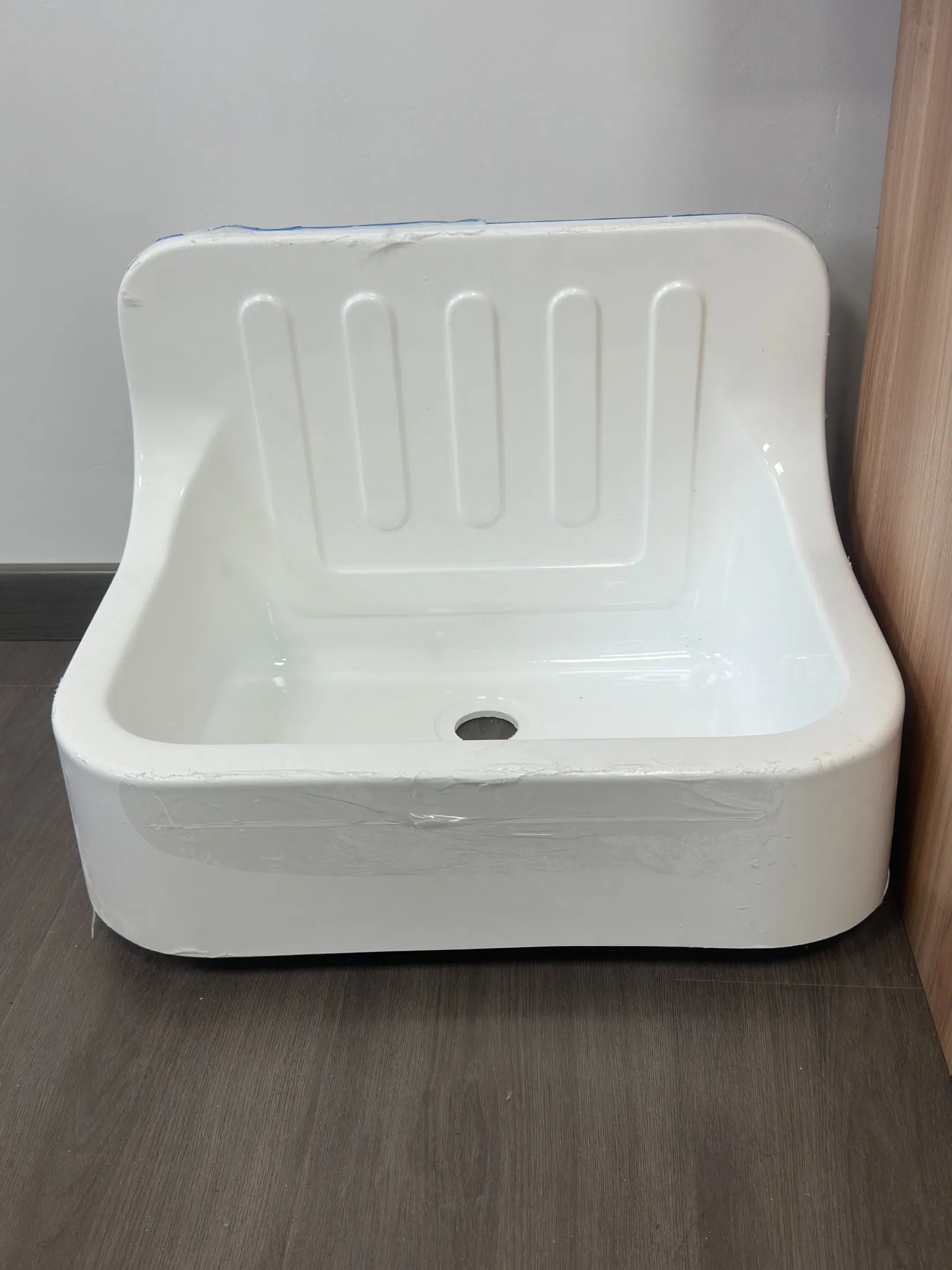 Acrylic 510 mm Wide Circular Wall-Mount Garden Small Hand Wash Basin