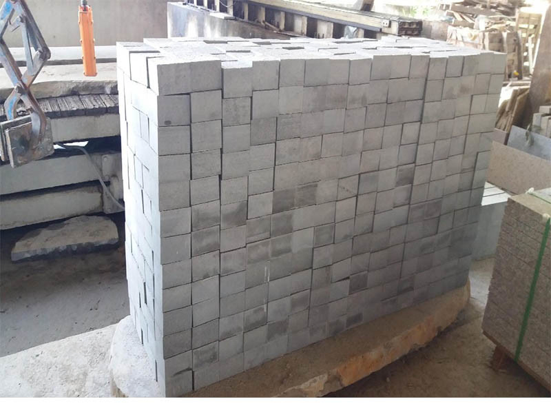 Wholesale and Cheap Black Granite Rough Natural Basalt for Cubicstone/Cobble/Paving Stone/ Cobblestone