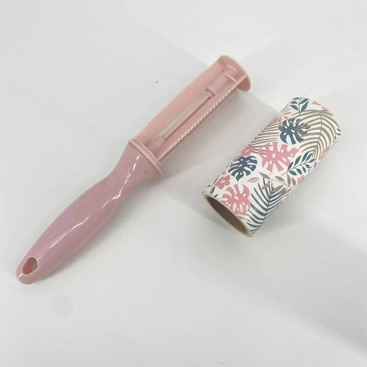 Wholesale Household Pet Hair Remover Portable Self Adhesive Plastic Handle Sticky Lint Roller for Clothes