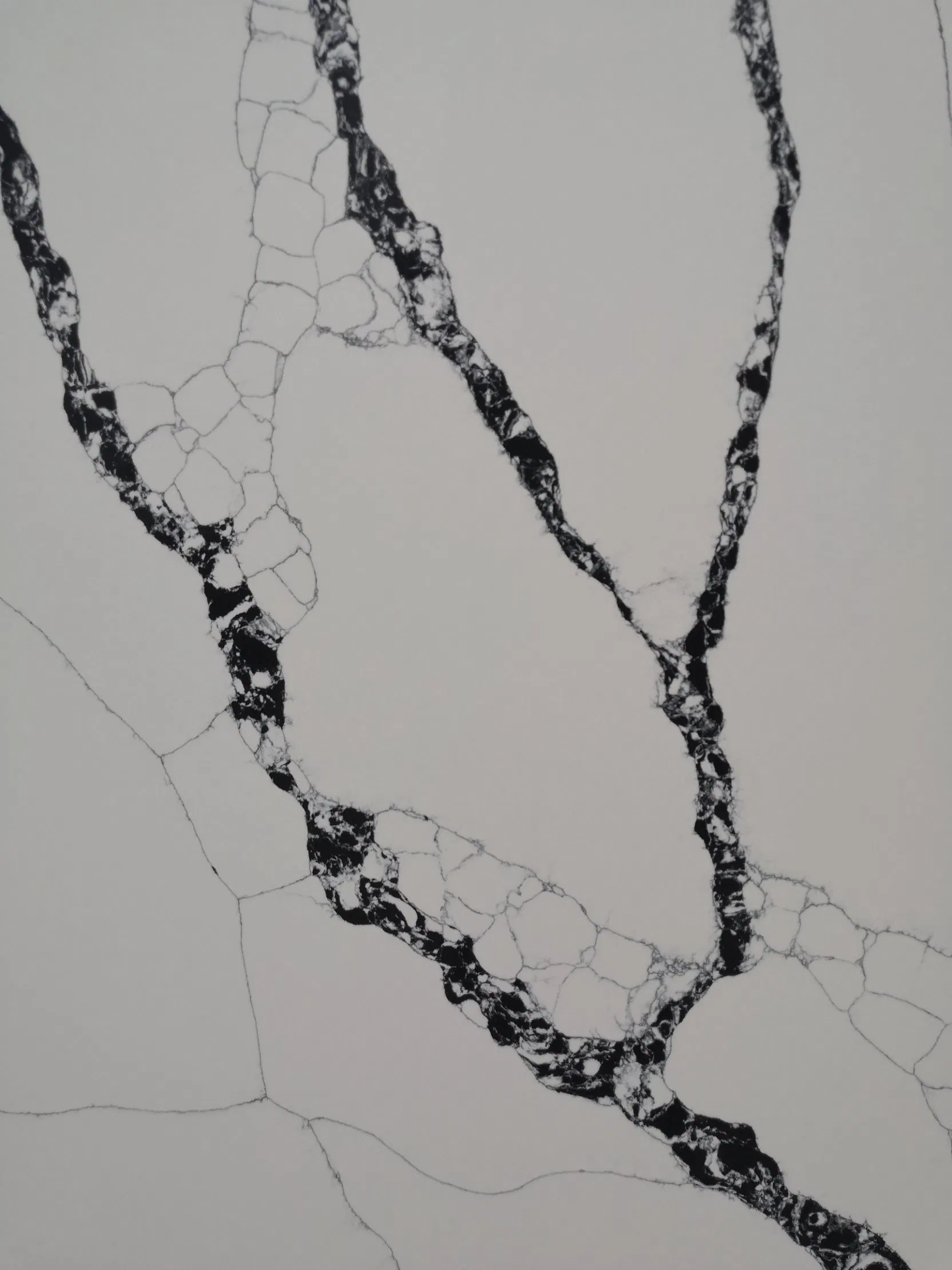 Artificial Calacatta Smoky Jumbo Quartz Customized Size Black White for Countertop and Big Slabs