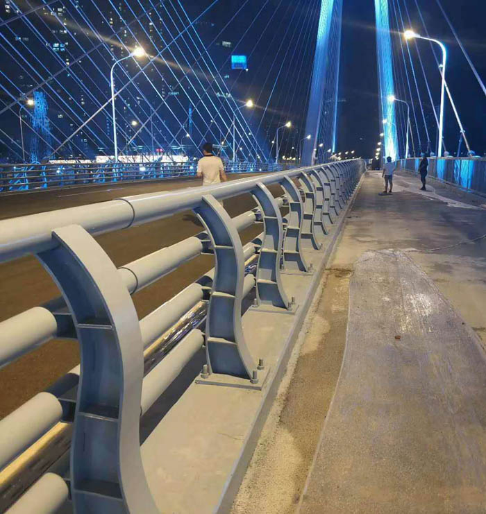Easy Installation Powder Coating Crash Barrier Galvanized Steel Pipe Guardrail for Highway and Bridge