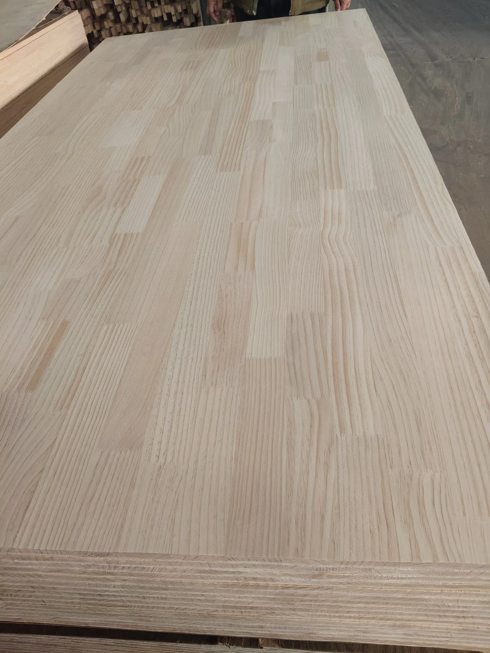 Factory Supplying 21mm E0 Sawn Pine Figure Joint Board Wood Lumber Joint Board for Furniture