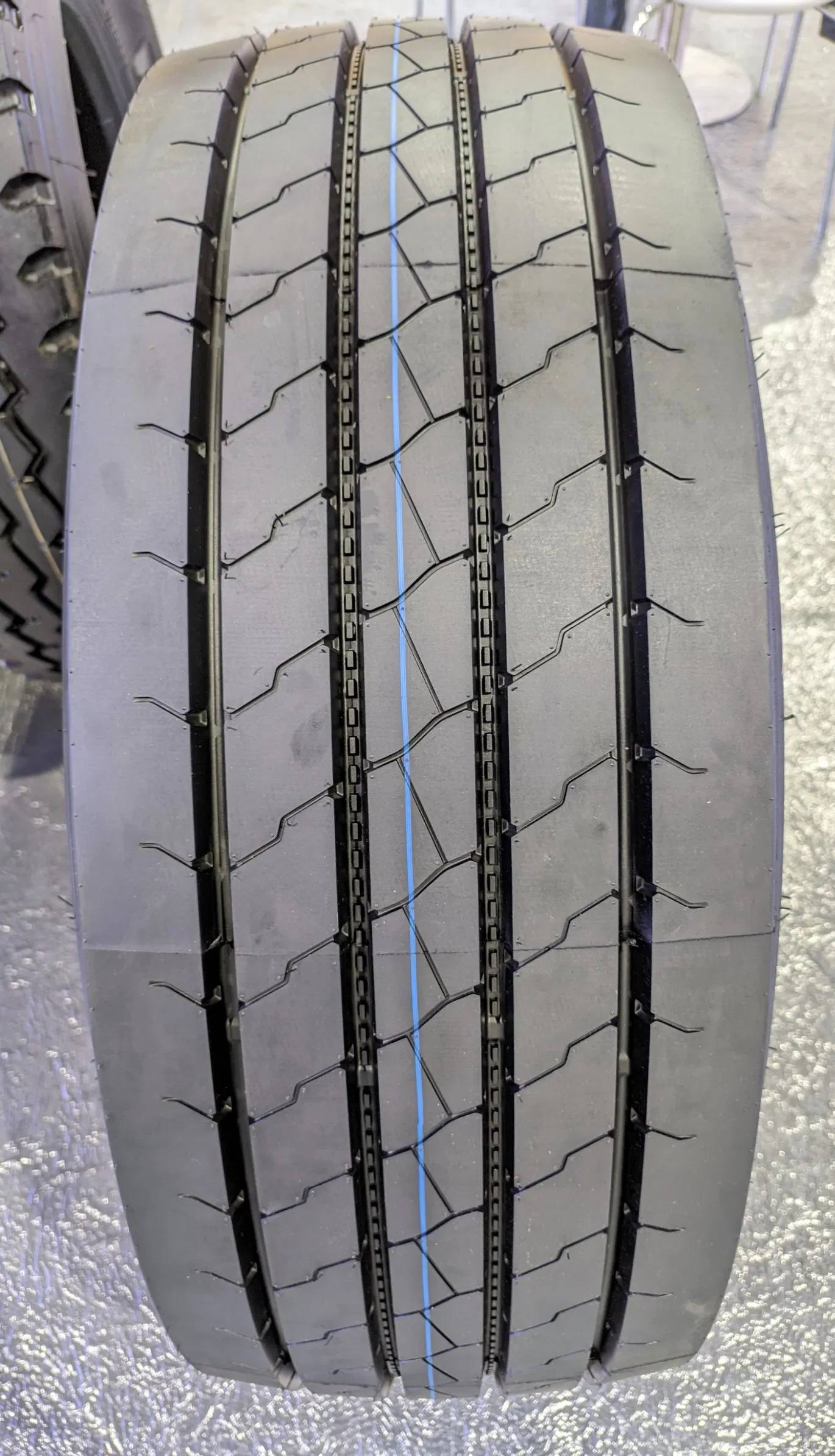 Premium OTR Mobile Crane Tires 18.00R25 for Heavy Equipment