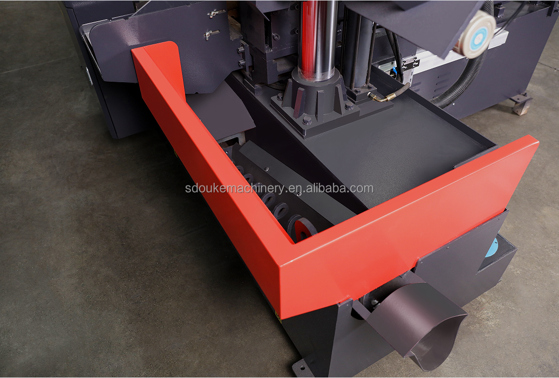 Ленточная пила по дереву вертикальная для фигурной резки