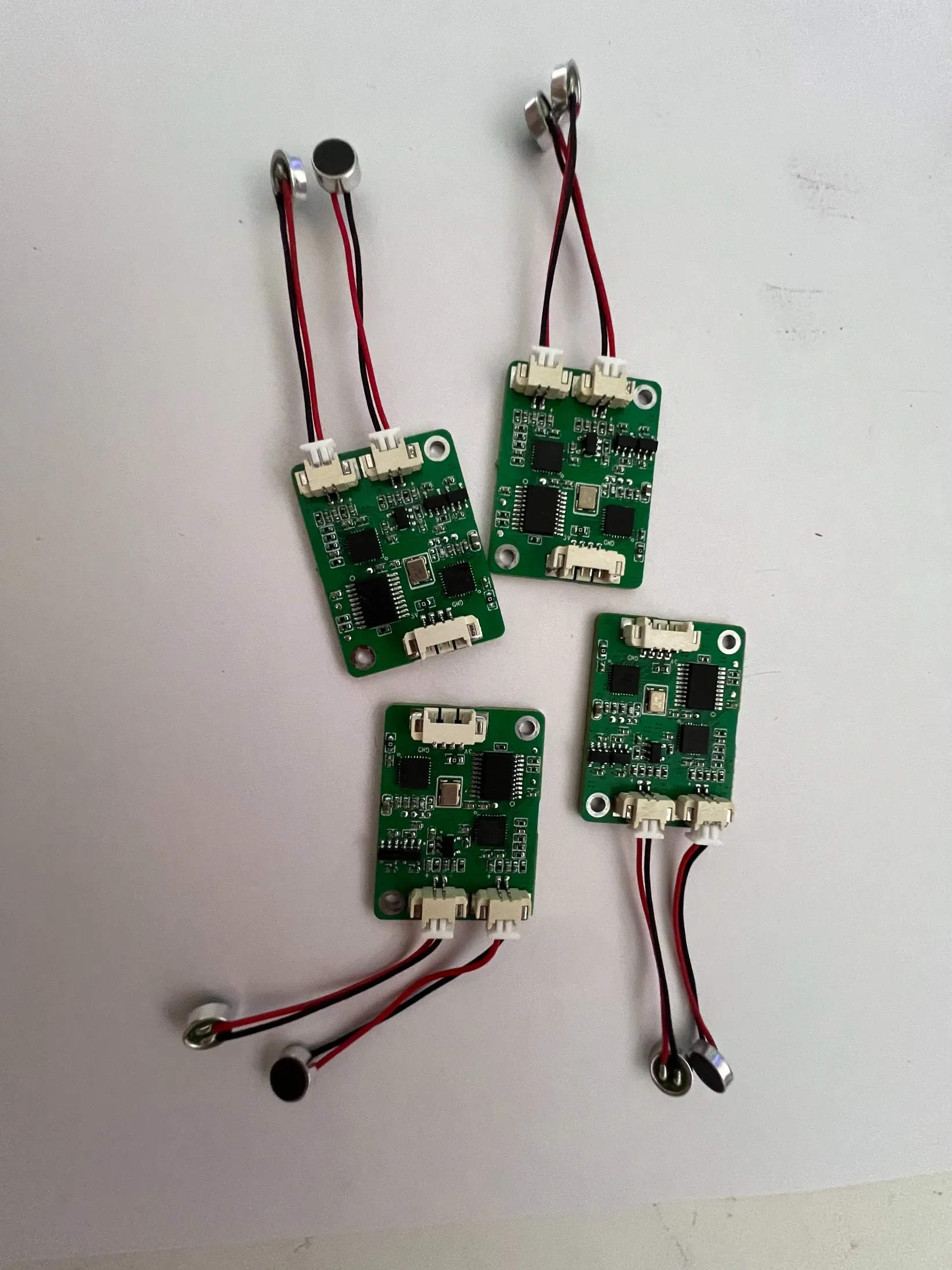 Advanced Dual Microphone Board for Enhanced Online Meetings