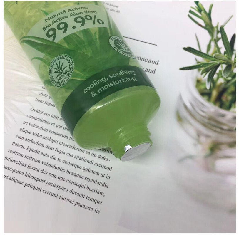 Soothing and Hydrating Aloe Vera Gel, Oil Control, Moisturizing and Blackheads Removal.