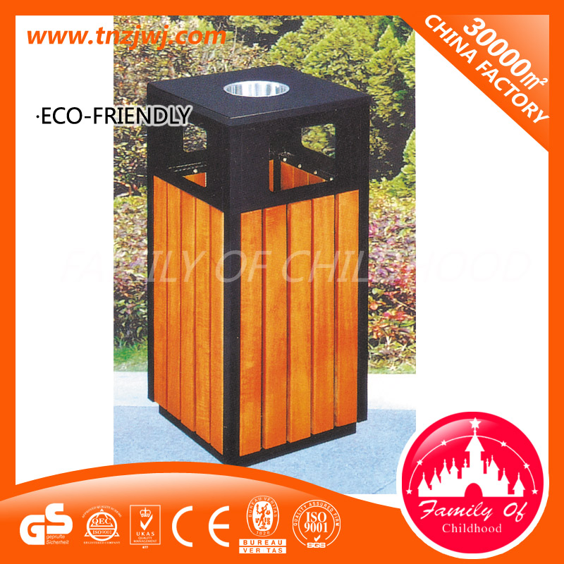 Деревянная урна для мусора в парк