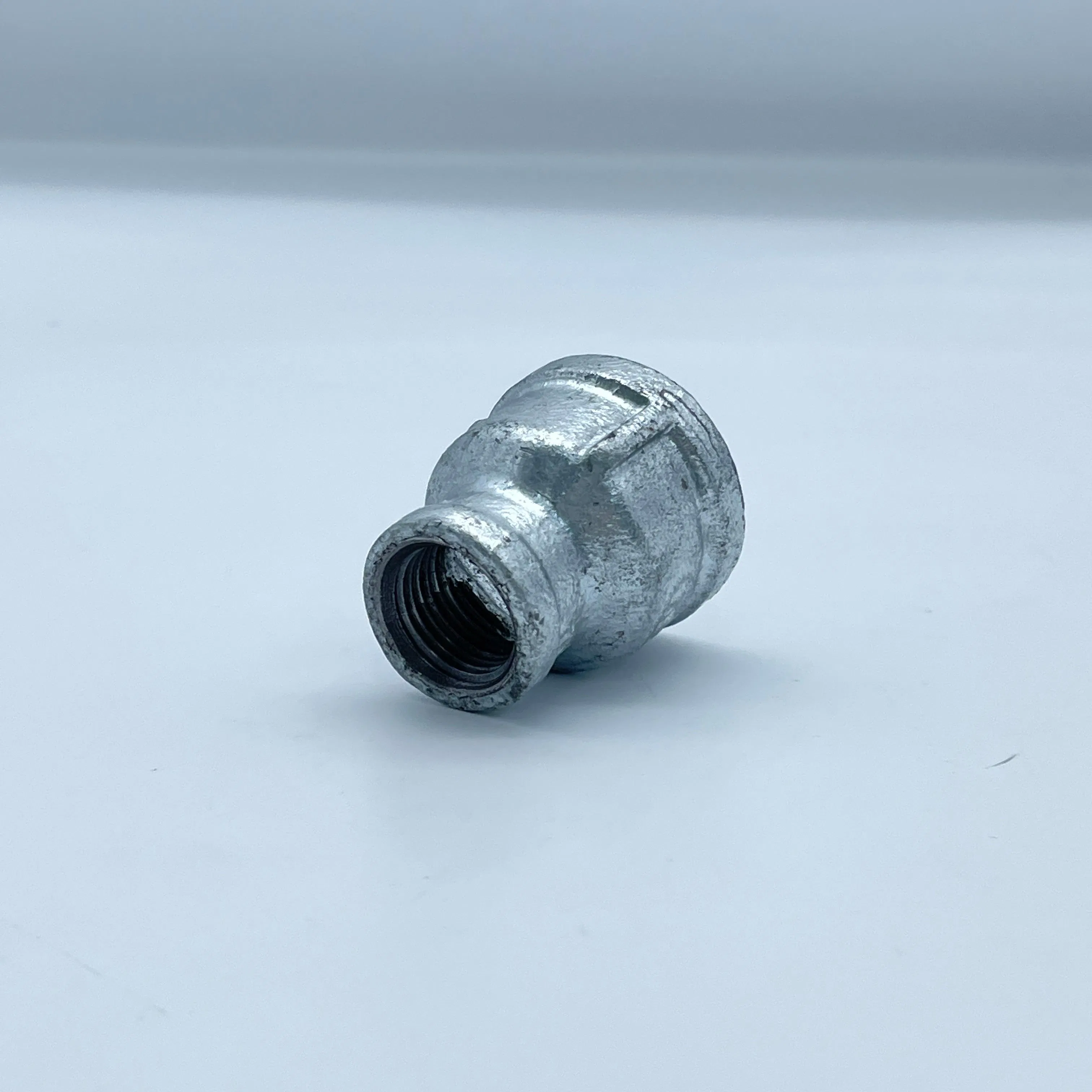 Kanaifu ISO Malleable Iron Thread Quick Connect Reducing Socket Coupling Reducer Socket