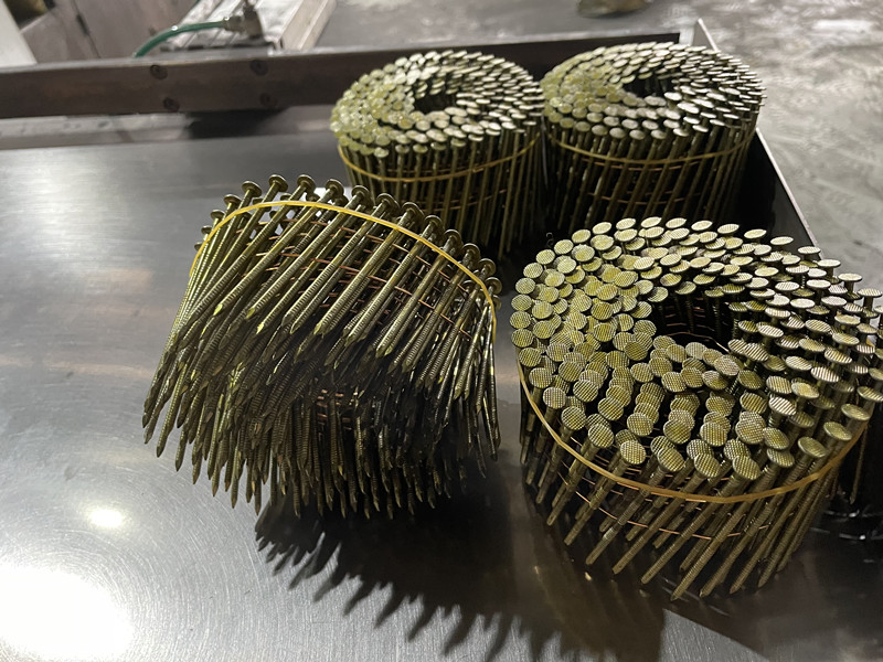 15 Degree 2-1/4 Inch Screw Shank Coil Nail with Yellow Paint