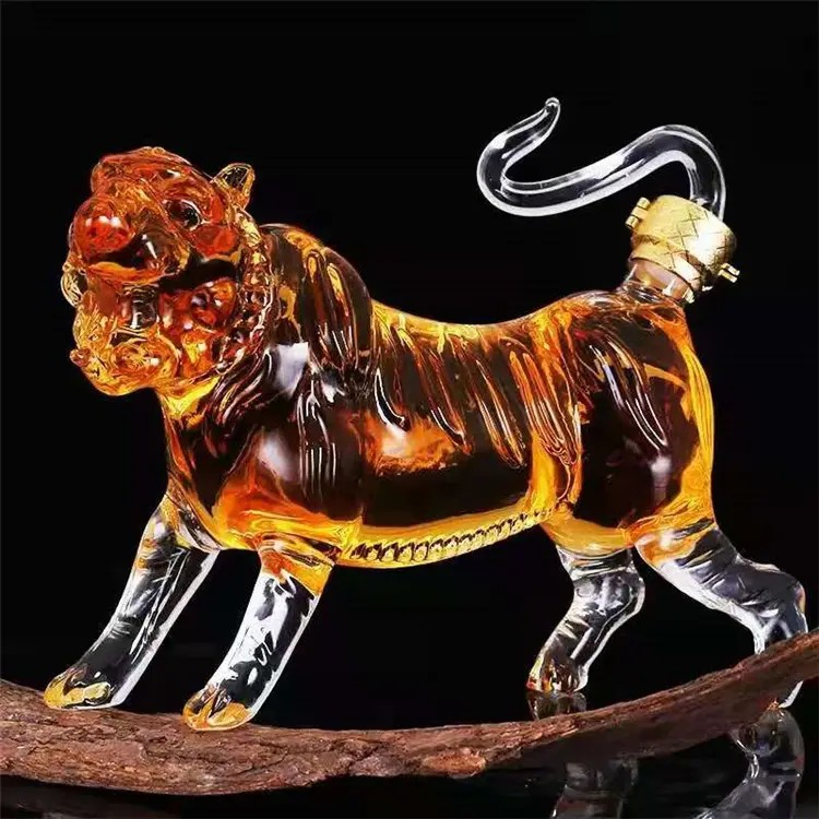 Custom Tiger Shaped High Borosilicate Glass Handblown Lead-Free Whiskey Bottles Decanters