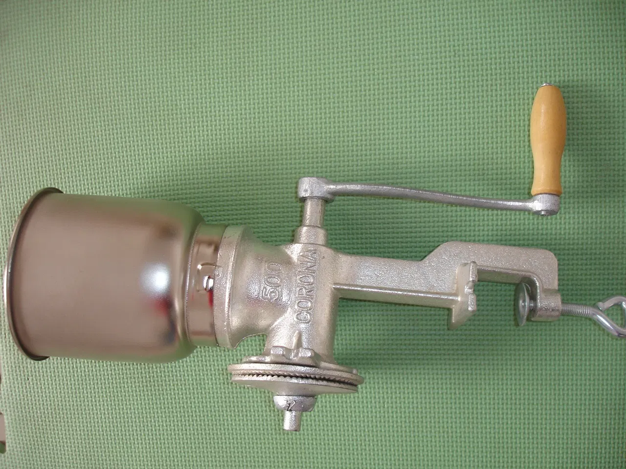 Small Sugar Powder Peanut Cereal Corn Wheat Maize Sorghum Flour Mill Manual Grain Grinder Esg16877