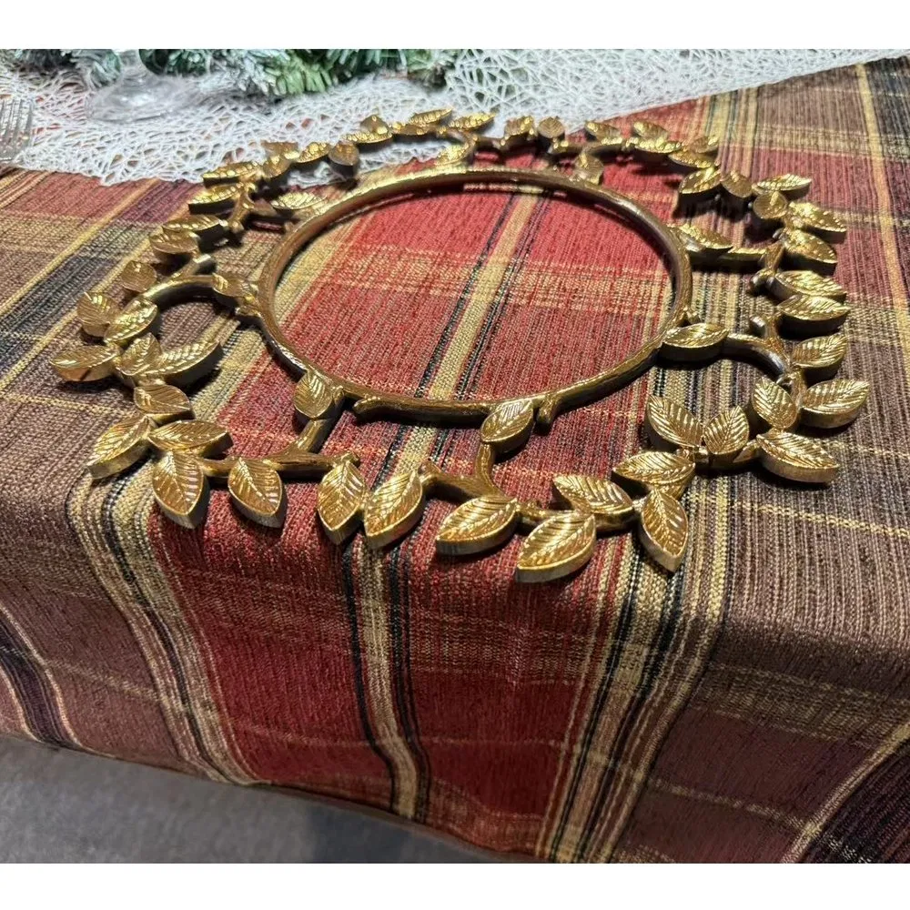 Elegant Presentation Hollow Wreath Design Disposable Plastic Light Industrial Charger Plate