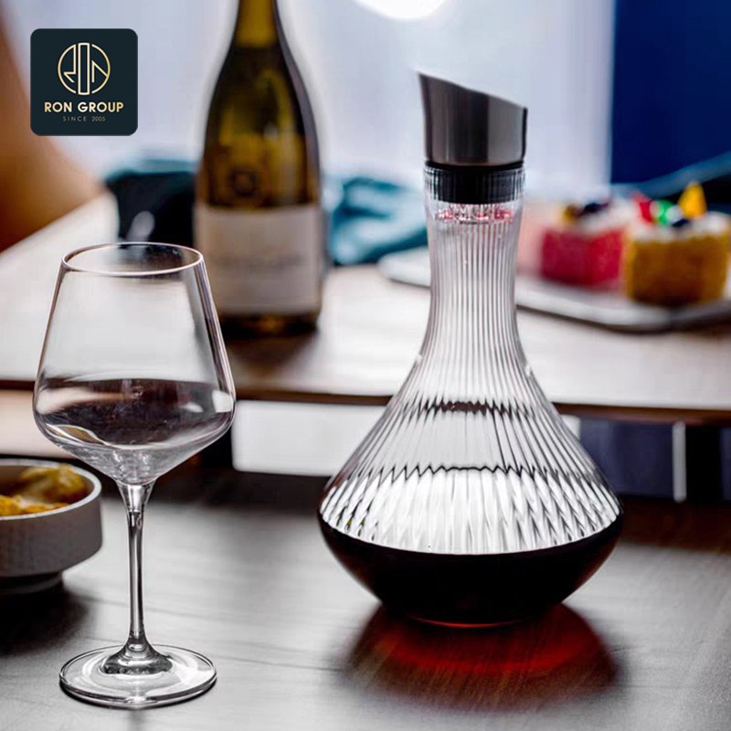 Premium Pub Glassware Barware Crystal Transparent Red Wine Dispenser Decanter with Lid for Commercial Bar Bistro