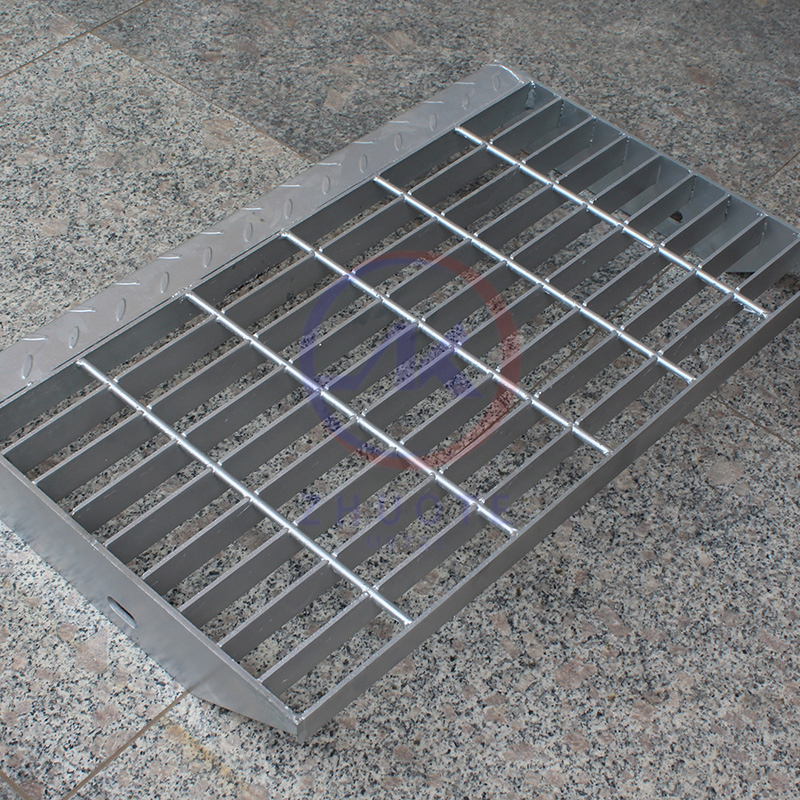 High Quality Galvanized Stair Tread Equipped with Anti Slip