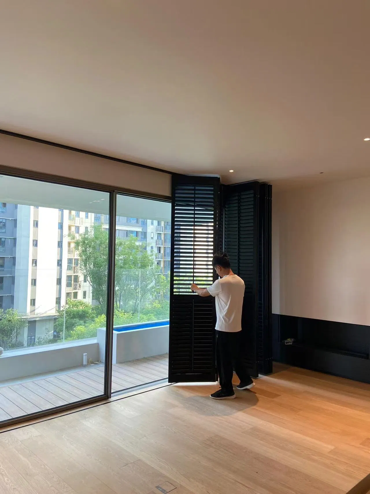 Factory Direct Supply Modern Style Hinged Bi-Folding Shutter for Window Plantation Shutters